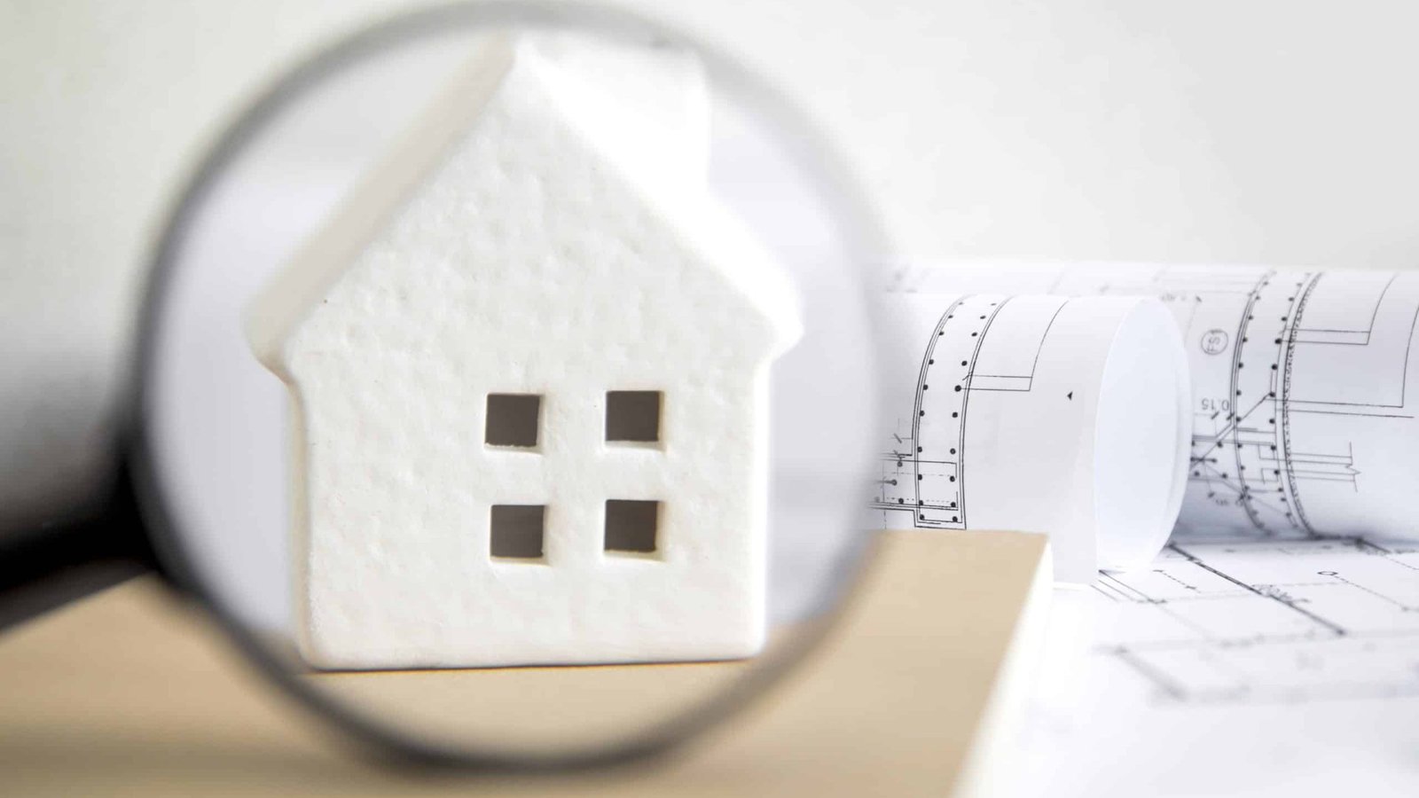 toy-house-magnifying-glass